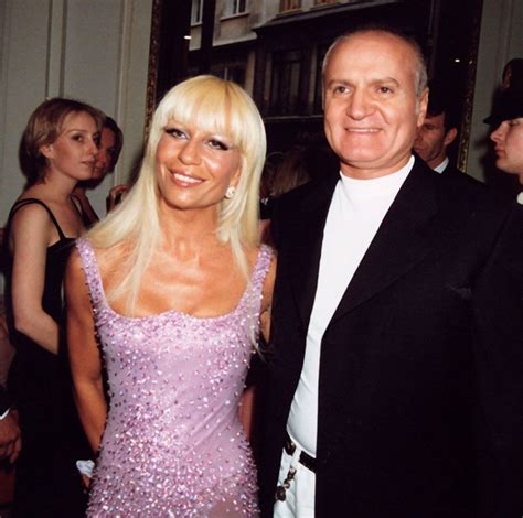 jurk die gianni versace samen met donatella heeft gemaakt